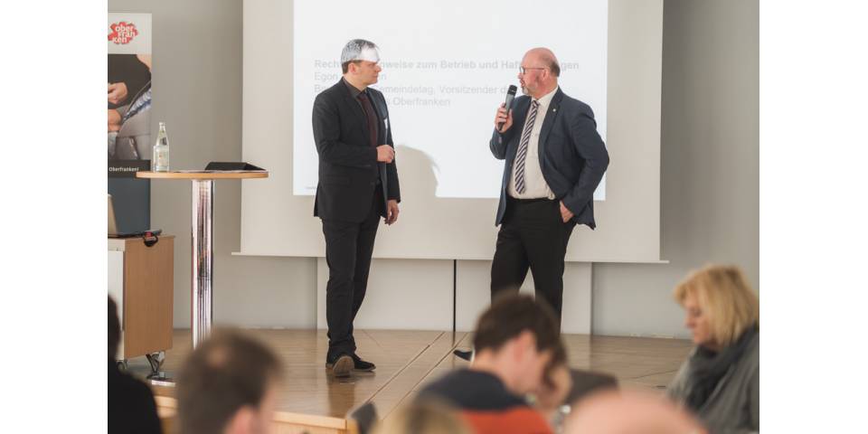 Frank Ebert, Geschäftsführer von Oberfranken Offensiv e.V. (links) und Egon Herrmann, Bayerischer Gemeindetag, Vorsitzender des Bezirksverbands Oberfranken